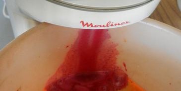 сок из свеклы, яблок, моркови и лимона