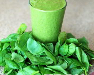 Сок из яблока моркови и шпината