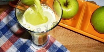 свежевыжатый сок из сельдерея и яблок