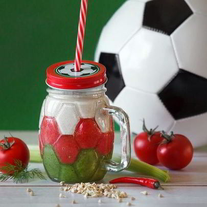 Томатный сок с зеленой гречкой, сельдереем и сметаной