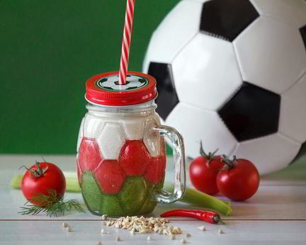 Томатный сок с зеленой гречкой, сельдереем и сметаной