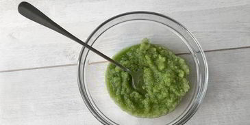 томатный сок с зеленой гречкой, сельдереем и сметаной