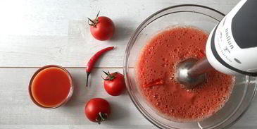 томатный сок с зеленой гречкой, сельдереем и сметаной