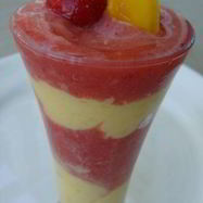 Рецепт Витаминного напитка из клубники и манго