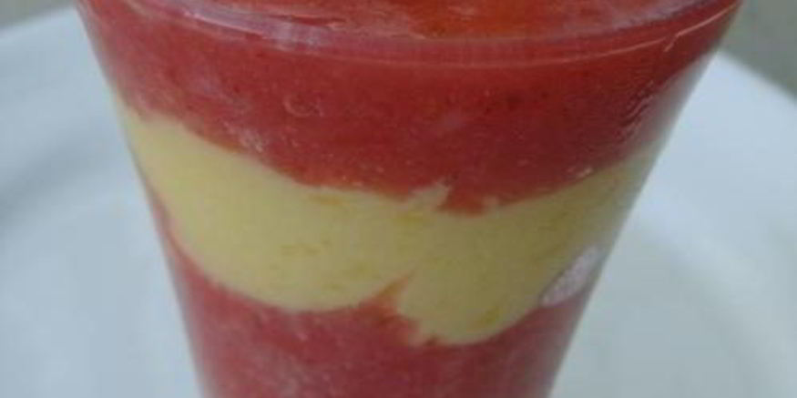 Рецепт витаминного напитка из клубники и манго