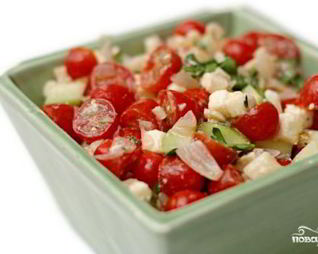 Греческий салат из помидоров черри