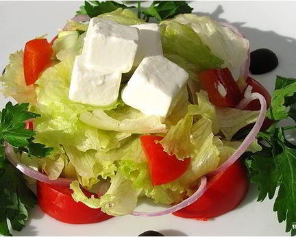 Греческий салат с адыгейским сыром