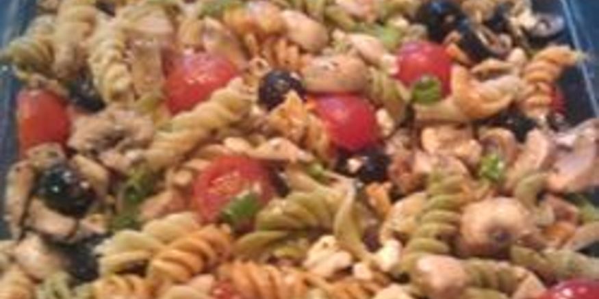 Рецепт греческого салата с макаронами и грибами