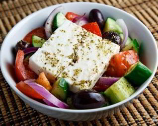 Греческий салат с винным уксусом