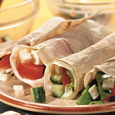 Греческий салат в лаваше