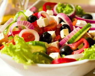 Салат греческий с бальзамическим уксусом