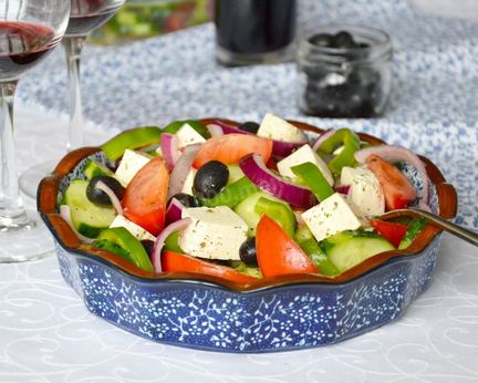 Салат греческий с брынзой классический