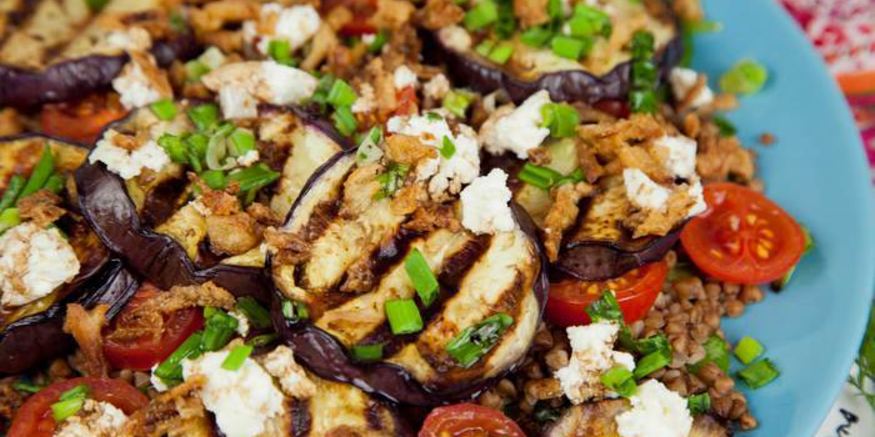 Рецепт салата из гречки с баклажаном