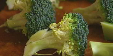 салат из гречки с брокколи и семгой