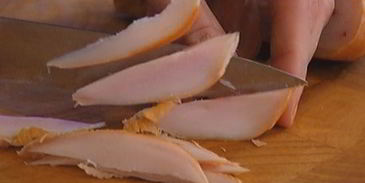 салат из гречки с копченой курицей, помидорами и руколой