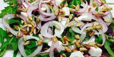 салат из гречки со свеклой и брынзой