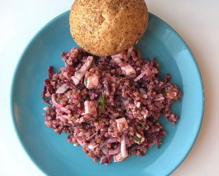 Салат из гречки, свеклы и брынзы