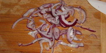 салат с гречкой и копченой форелью