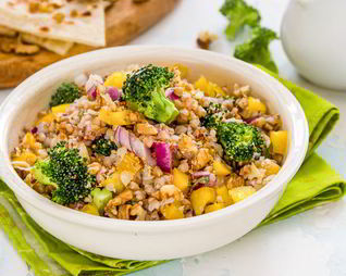 Салат с гречкой, сладким перцем и броколли