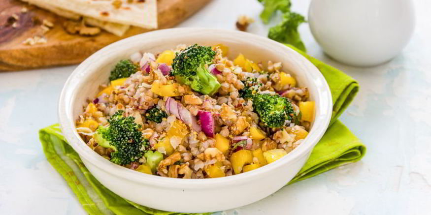 Рецепт салата с гречкой, сладким перцем и броколли