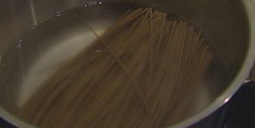 салат с гречневой лапшой