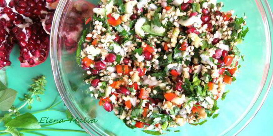 Рецепт салата с проростками зеленых зерен гречихи и гранатом