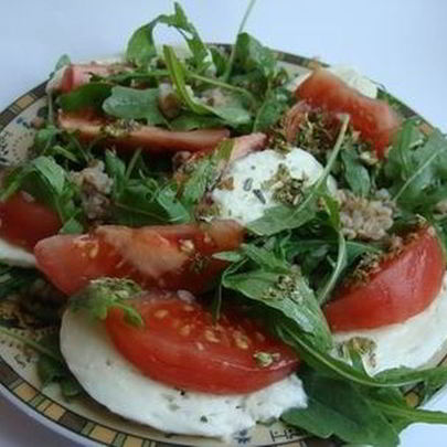 Салат с рукколой и гречкой