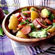 Рецепт Картофельного салата с колбасками и красным луком