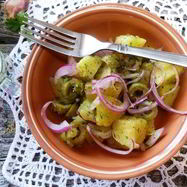 Рецепт Картофельного салата с красным луком и оливками
