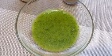 картофельный салат с красным луком и оливками