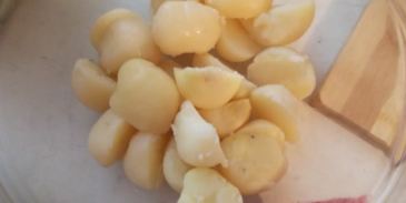 картофельный салат с сельдью и горчичной заправкой любят все