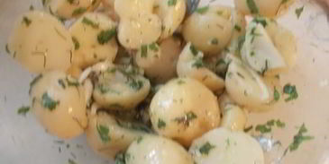 картофельный салат с сельдью и горчичной заправкой любят все