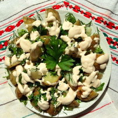 Картофельный салат с заправкой из феты