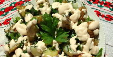 картофельный салат с заправкой из феты