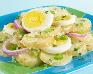 Картофельный салат с зеленью и сливочным соусом