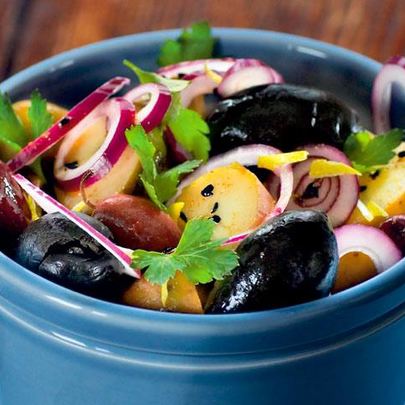 Марокканский картофельный салат с маслинами