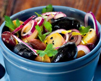 Марокканский картофельный салат с маслинами