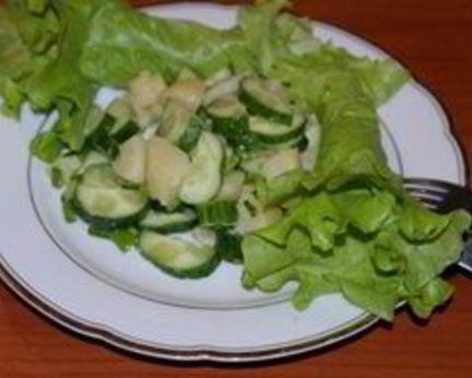 Салат из картофеля и огурцов