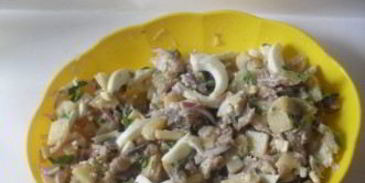 салат картофельный с сельдью