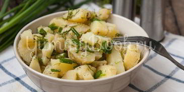 салат картофельный с зеленым луком
