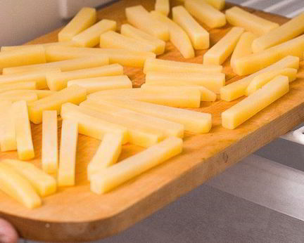 Салат с жареной картошкой