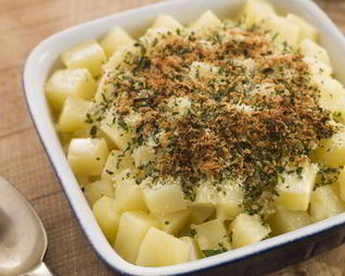 Теплый картофельный салат с беконом