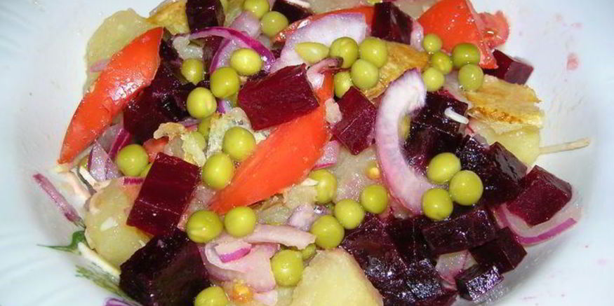 Рецепт теплого картофельного салата с крымским луком