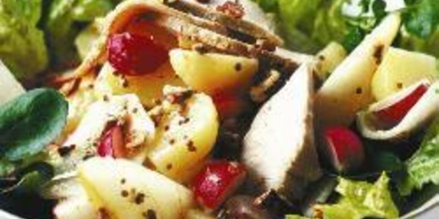 Рецепт теплого картофельного салата со свининой и имбирной заправкой