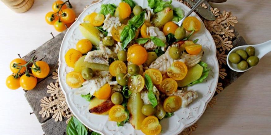 Рецепт теплого салата с картофелем и рыбой