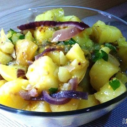 Теплый салат с молодым картофелем