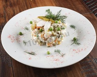 Классическое оливье c курицей