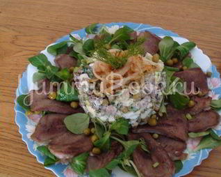 Оливье с каперсами и языком