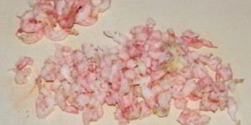 оливье с креветками и авокадо