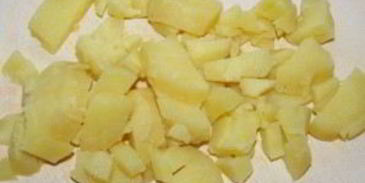 оливье с креветками и авокадо